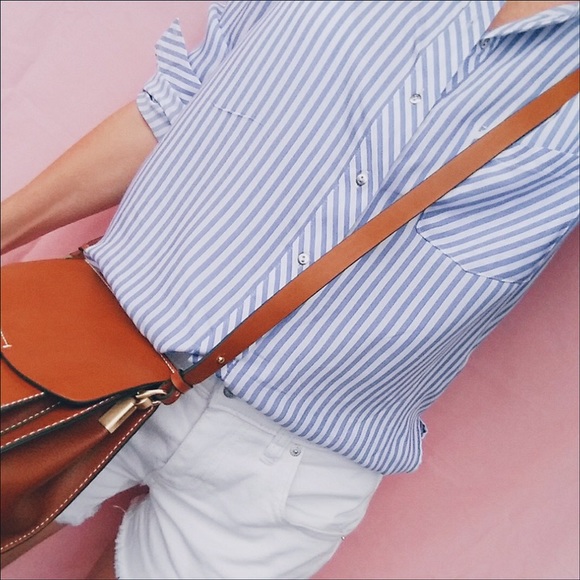 NWT American Eagle White Distressed Denim Shorts - Picture 2 of 2